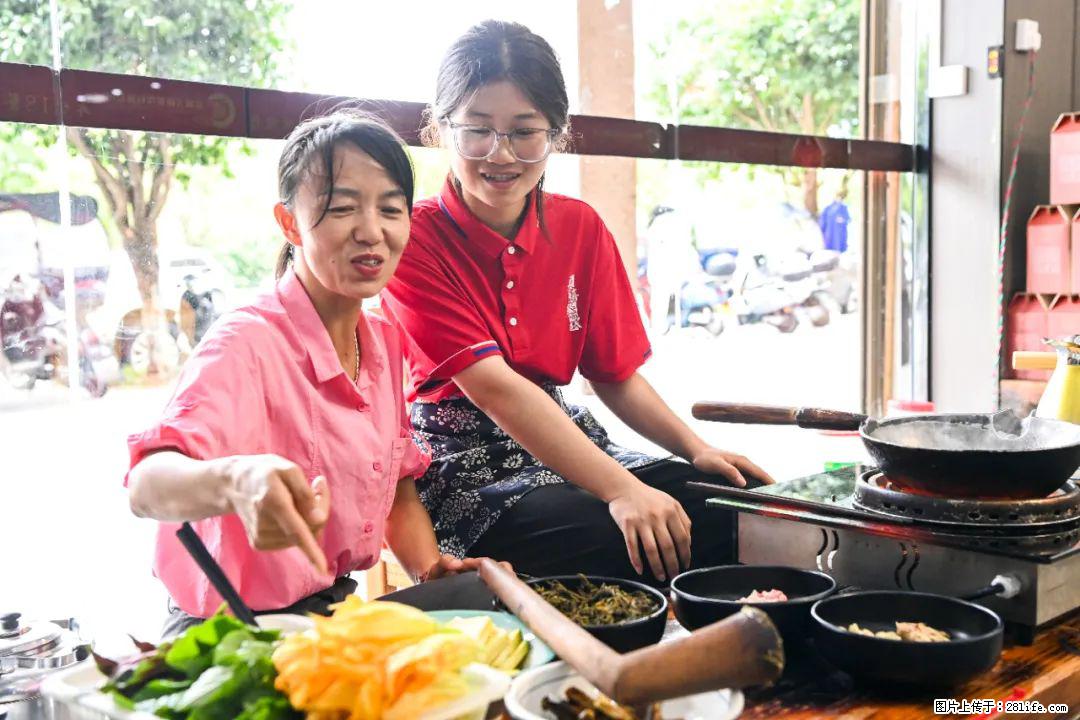 全网追的“扁担女孩”,找了一份暑假工,时薪12元 - 东莞生活资讯 - 东莞28生活网 dg.28life.com