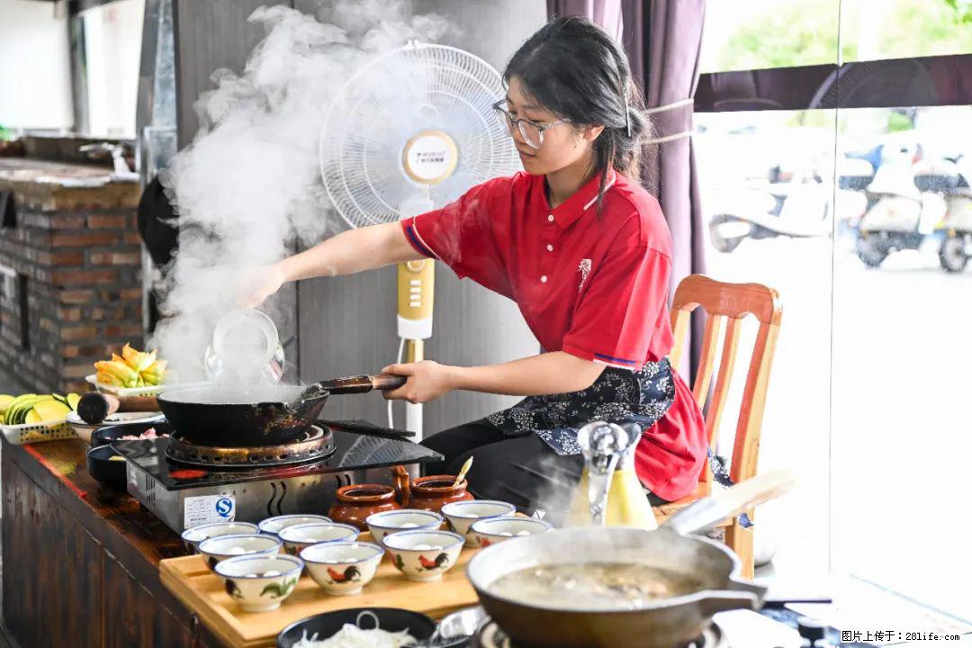 全网追的“扁担女孩”,找了一份暑假工,时薪12元 - 东莞生活资讯 - 东莞28生活网 dg.28life.com